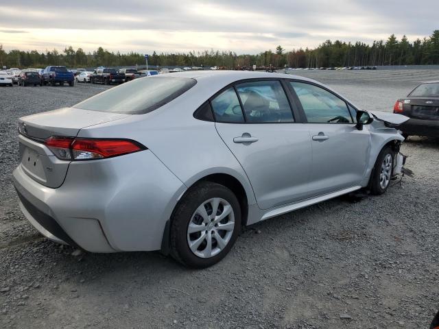 5YFBPMBE4MP269506 - 2021 TOYOTA COROLLA LE Серебристый фото 3