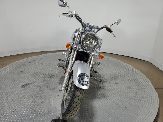 JS1VS55A3K7100418 - 2019 SUZUKI VL800 M SILVER photo 2