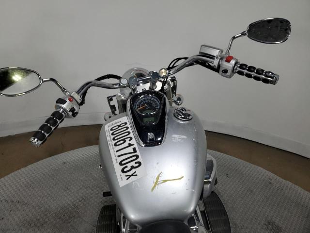 JS1VS55A3K7100418 - 2019 SUZUKI VL800 M SILVER photo 7