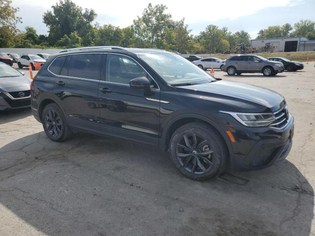 3VV3B7AX4NM092408 - 2022 VOLKSWAGEN TIGUAN SE BLACK photo 4