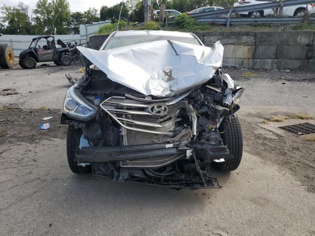 5XYZTDLB9HG474036 - 2017 HYUNDAI SANTA FE S SILVER photo 5