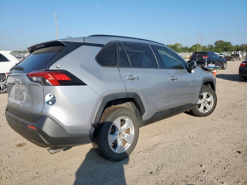 JTMW1RFV3KD031852 - 2019 TOYOTA RAV4 XLE ვერცხლისფერი ფოტო 3