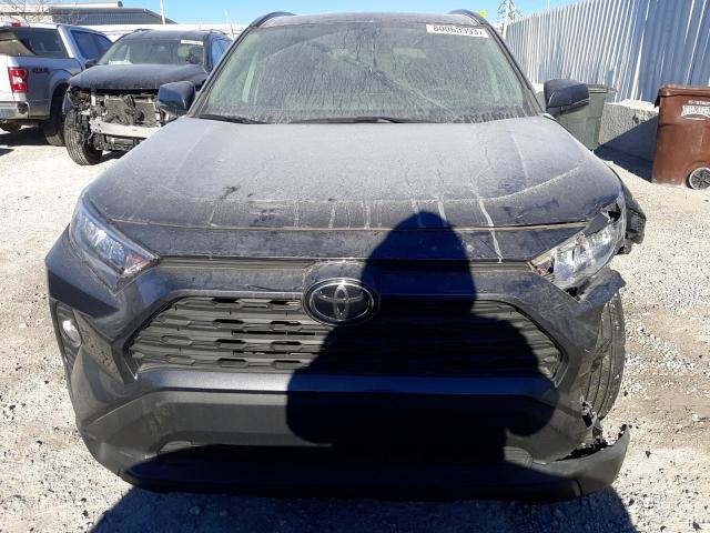 2T3P1RFV7LC124383 - 2020 TOYOTA RAV4 XLE GRAY photo 5