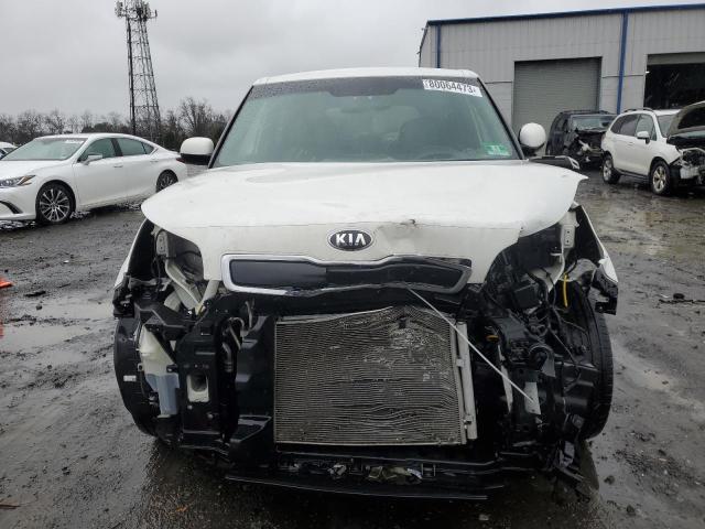 KNDJN2A20G7251359 - 2016 KIA SOUL WHITE photo 5