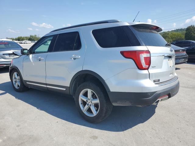 1FM5K7D83JGB26589 - 2018 FORD EXPLORER XLT Silber Foto 2