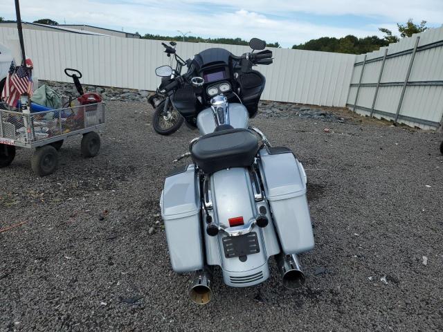 1HD1KHC11PB647067 - 2023 HARLEY-DAVIDSON FLTRX Srebrny zdjęcie 4