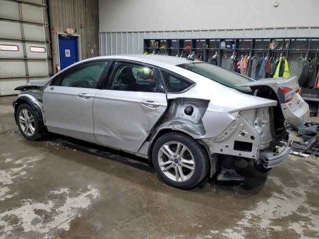 3FA6P0HD6JR222479 - 2018 FORD FUSION SE SILVER photo 2