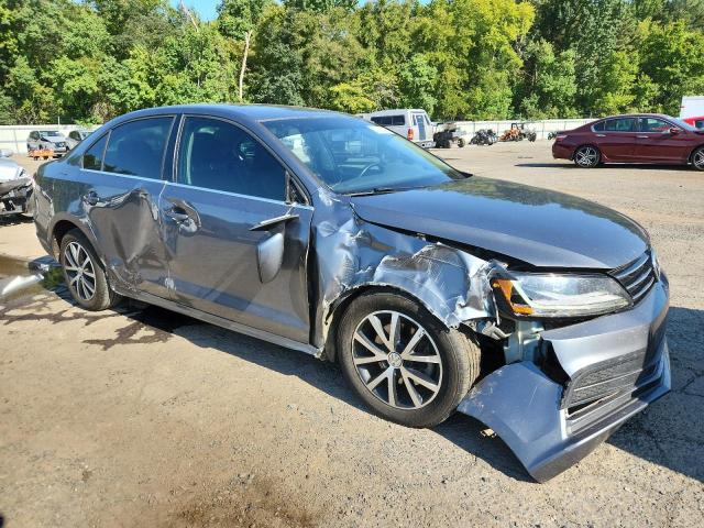 3VWDB7AJ5HM408575 - 2017 VOLKSWAGEN JETTA SE GRAY photo 4