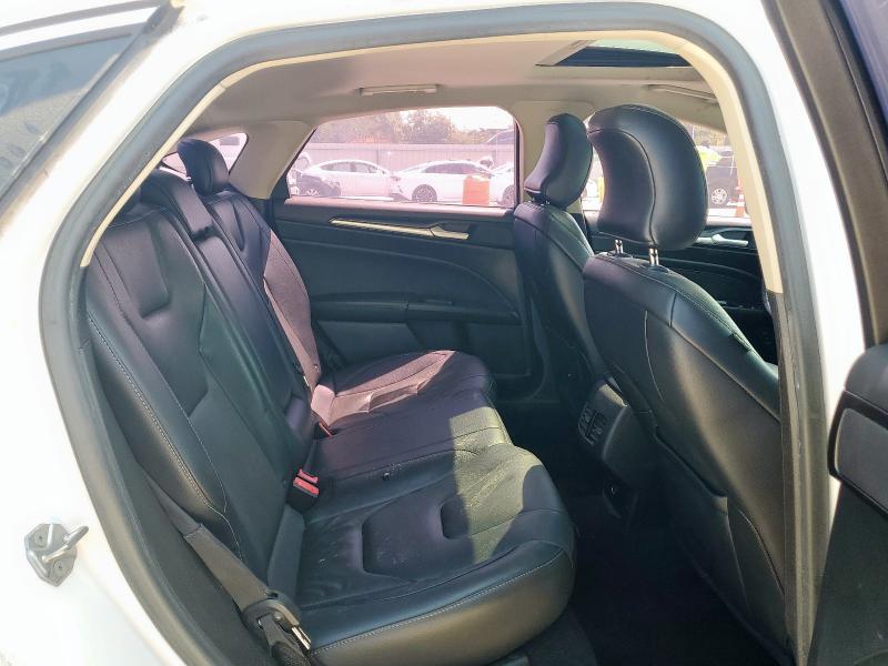 3FA6P0RU2KR223693 - 2019 FORD FUSION TITANIUM Weiß Foto 10