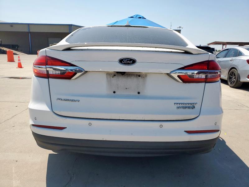 3FA6P0RU2KR223693 - 2019 FORD FUSION TITANIUM Weiß Foto 6