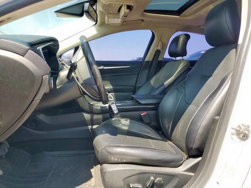 3FA6P0RU2KR223693 - 2019 FORD FUSION TITANIUM Weiß Foto 7