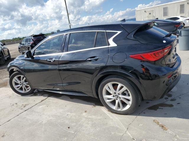 SJKCH5CP3JA060147 - 2018 INFINITI QX30 BASE Черный фото 2