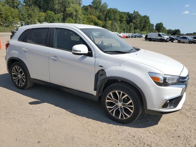 JA4AP3AU1KU028298 - 2019 MITSUBISHI OUTLANDER ES WHITE photo 4