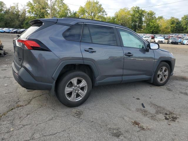 2T3P1RFV9NC314608 - 2022 TOYOTA RAV4 XLE GRAY photo 3