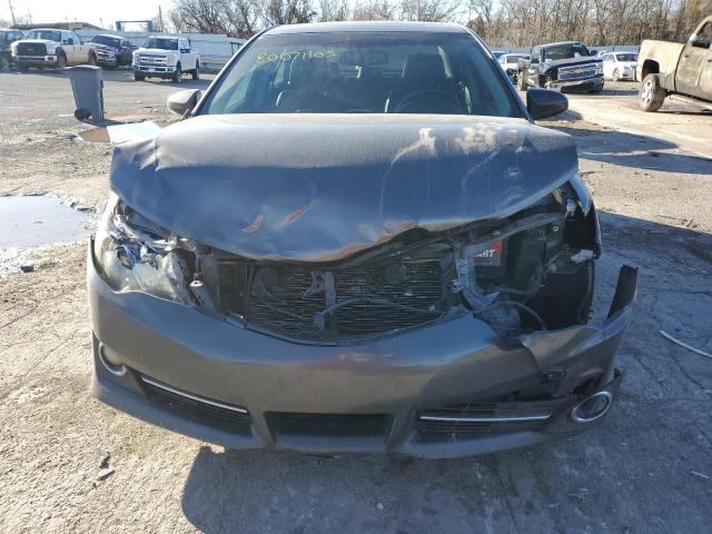 4T1BK1FK4EU537662 - 2014 TOYOTA CAMRY SE GRAY photo 5