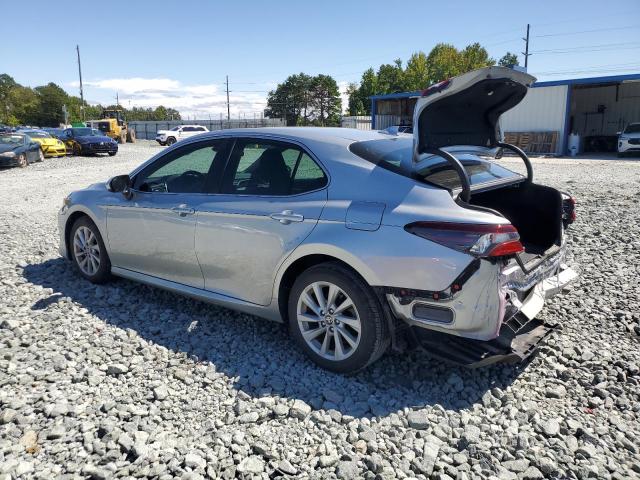 4T1C11AK3NU637945 - 2022 TOYOTA CAMRY LE ნაცრისფერი ფოტო 2