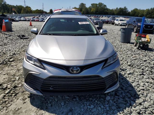 4T1C11AK3NU637945 - 2022 TOYOTA CAMRY LE ნაცრისფერი ფოტო 5