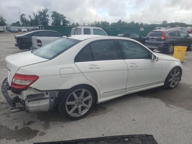WDDGF5EB2BR134968 - 2011 MERCEDES-BENZ C 300 白色 照片 3