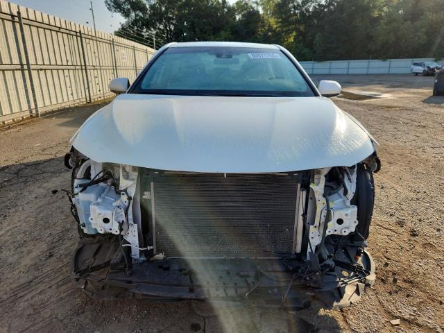 4T1B11HK6KU260119 - 2019 TOYOTA CAMRY L WHITE photo 5