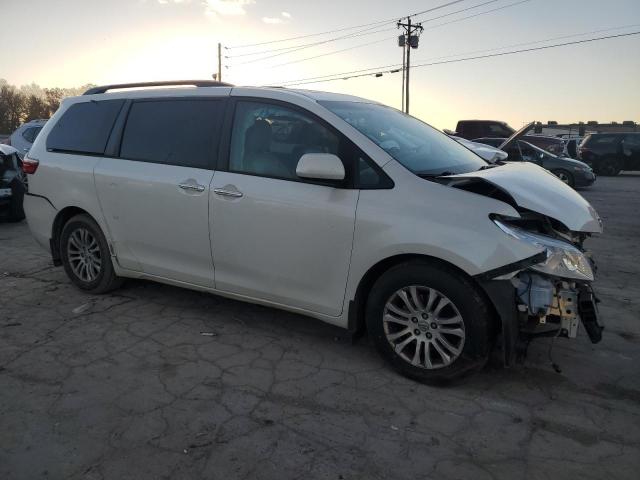 5TDYK3DC3GS742080 - 2016 TOYOTA SIENNA XLE WHITE photo 4