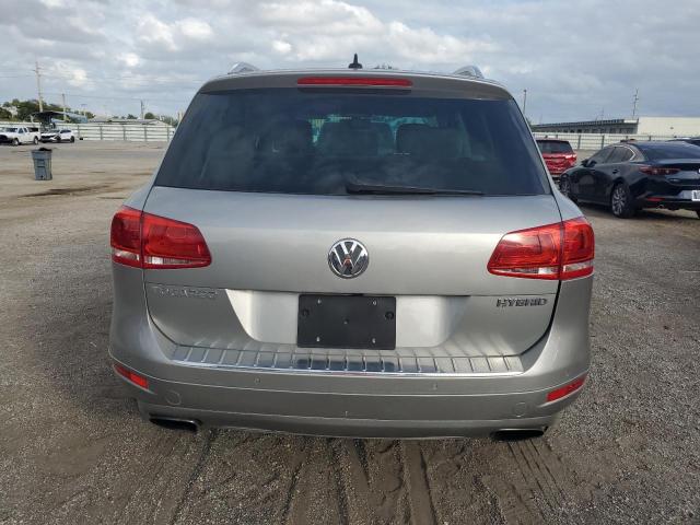 WVGFG9BP3BD001946 - 2011 VOLKSWAGEN TOUAREG HYBRID GRAY photo 6