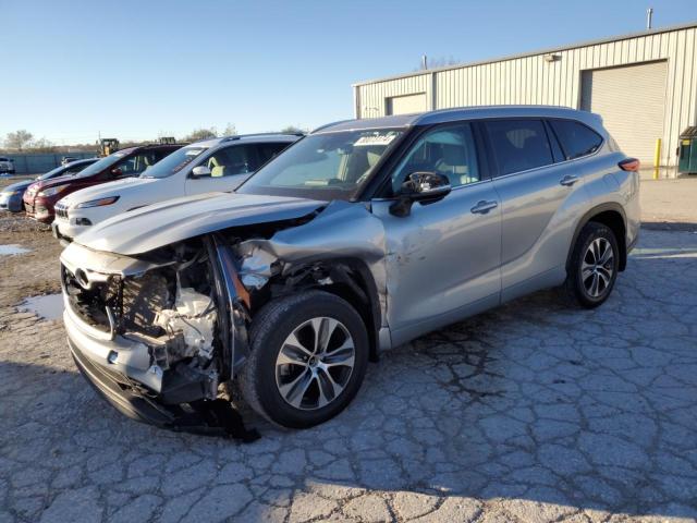 5TDGZRBH9NS164041 - 2022 TOYOTA HIGHLANDER XLE SILVER photo 1