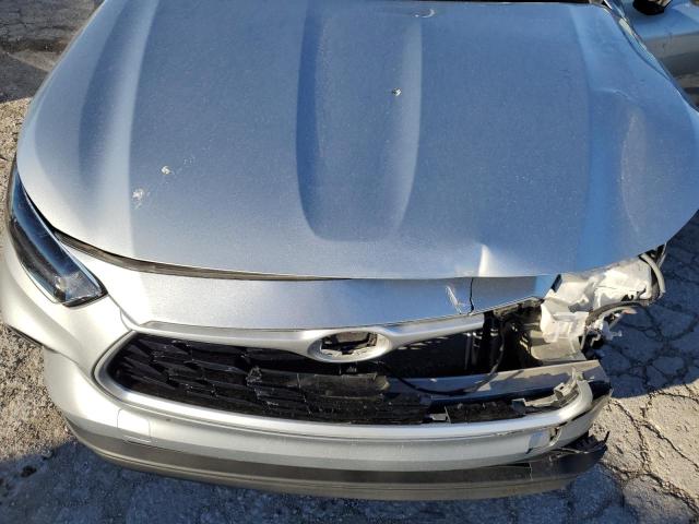 5TDGZRBH9NS164041 - 2022 TOYOTA HIGHLANDER XLE SILVER photo 12