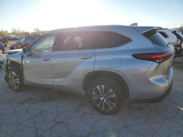 5TDGZRBH9NS164041 - 2022 TOYOTA HIGHLANDER XLE SILVER photo 2