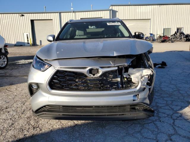 5TDGZRBH9NS164041 - 2022 TOYOTA HIGHLANDER XLE SILVER photo 5