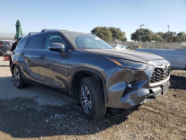 5TDHZRAH9NS123365 - 2022 TOYOTA HIGHLANDER XLE ნაცრისფერი ფოტო 4