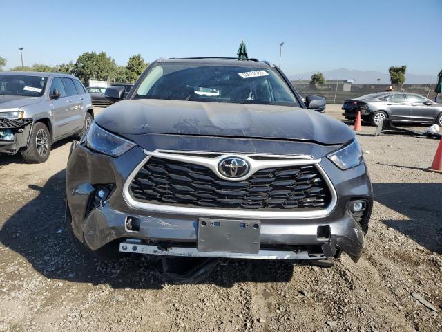 5TDHZRAH9NS123365 - 2022 TOYOTA HIGHLANDER XLE ნაცრისფერი ფოტო 5