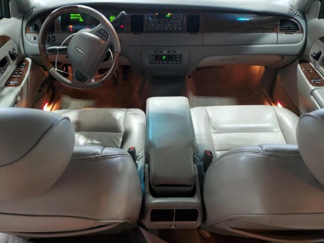 1LNHM82WX2Y636139 - 2002 LINCOLN TOWN CAR SIGNATURE Silber Foto 8