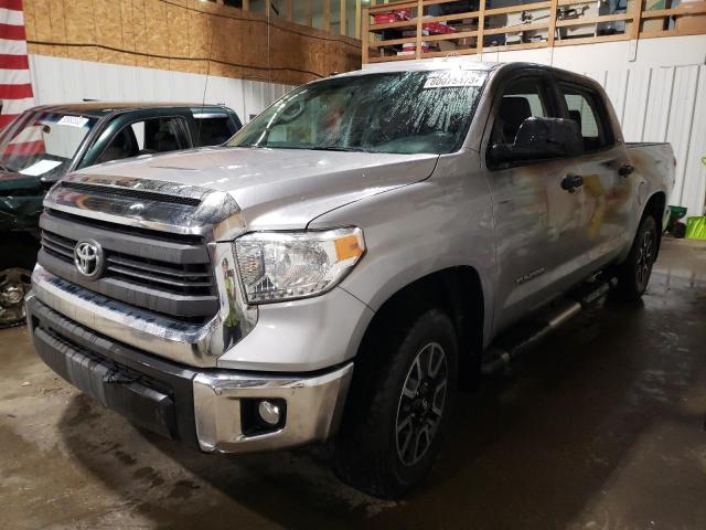 5TFDY5F1XFX454795 - 2015 TOYOTA TUNDRA 4WD CREWMAX SR5 SILVER photo 1