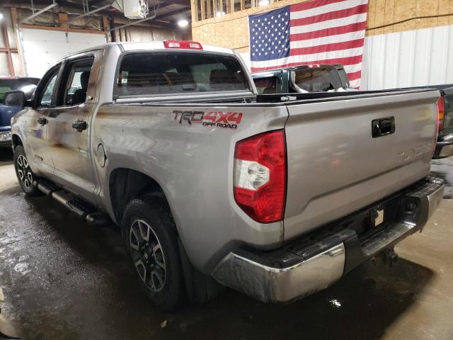 5TFDY5F1XFX454795 - 2015 TOYOTA TUNDRA 4WD CREWMAX SR5 SILVER photo 2