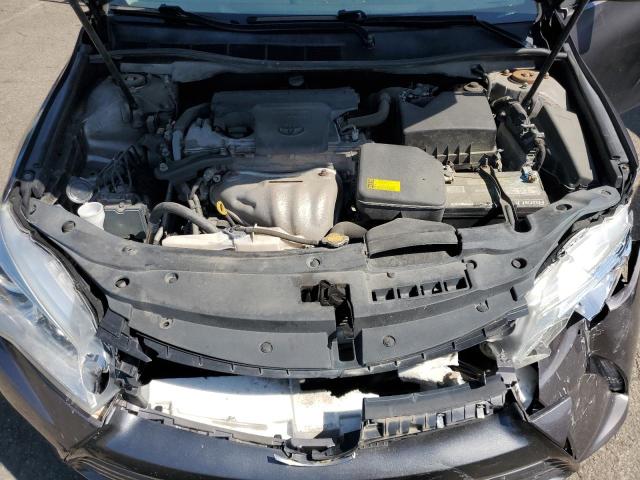 4T4BF1FK3FR465736 - 2015 TOYOTA CAMRY LE 灰色 照片 11