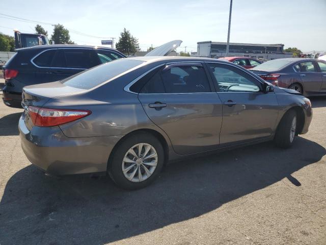 4T4BF1FK3FR465736 - 2015 TOYOTA CAMRY LE 灰色 照片 3