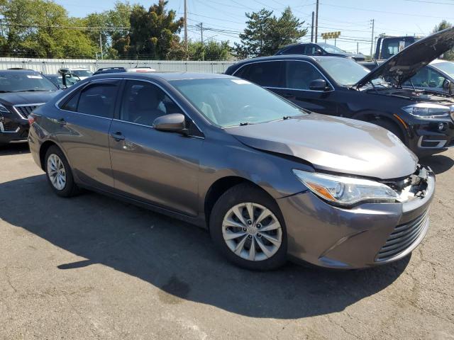 4T4BF1FK3FR465736 - 2015 TOYOTA CAMRY LE 灰色 照片 4