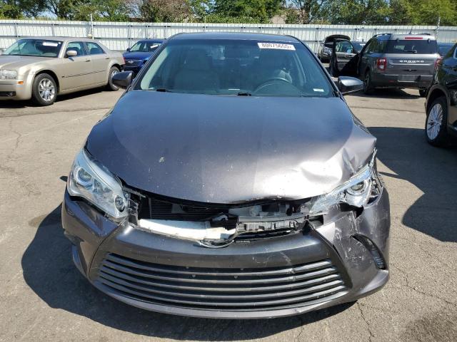 4T4BF1FK3FR465736 - 2015 TOYOTA CAMRY LE 灰色 照片 5