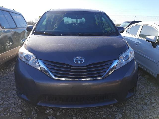 5TDKK3DC2GS695985 - 2016 TOYOTA SIENNA LE GRAY photo 5