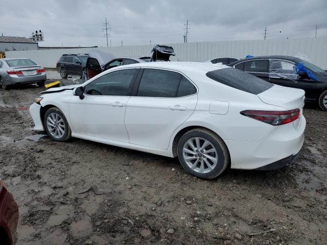 4T1C11AK5NU638465 - 2022 TOYOTA CAMRY LE WHITE photo 2