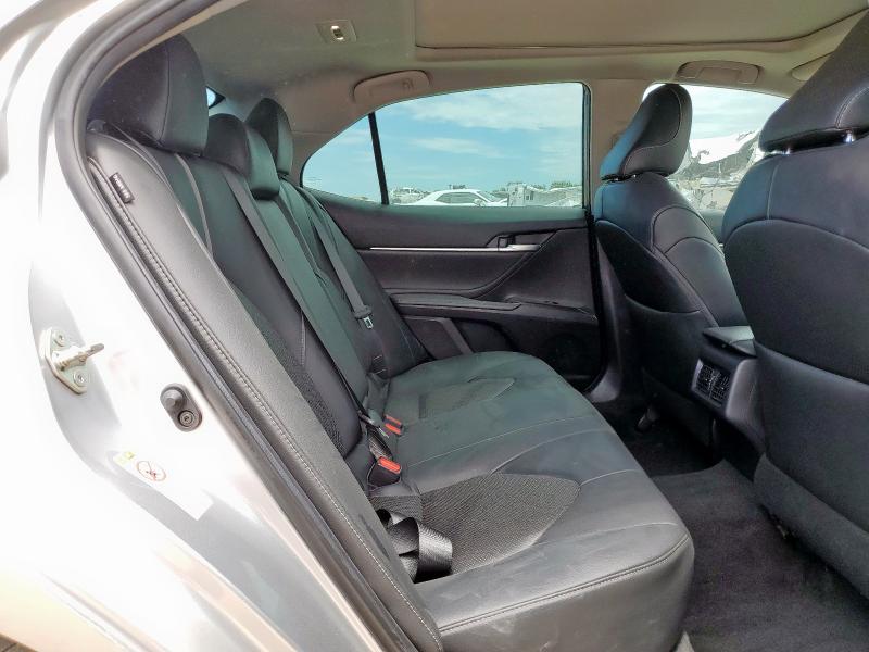 4T1B61HK8JU130519 - 2018 TOYOTA CAMRY XSE SILVER photo 20