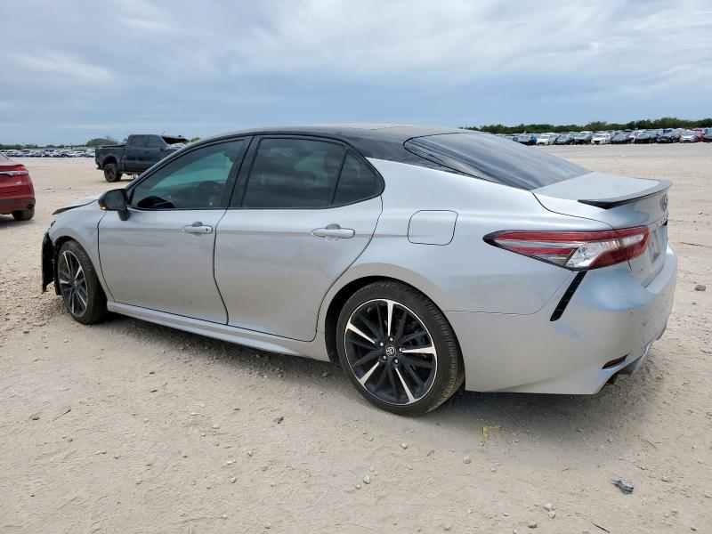 4T1B61HK8JU130519 - 2018 TOYOTA CAMRY XSE SILVER photo 4