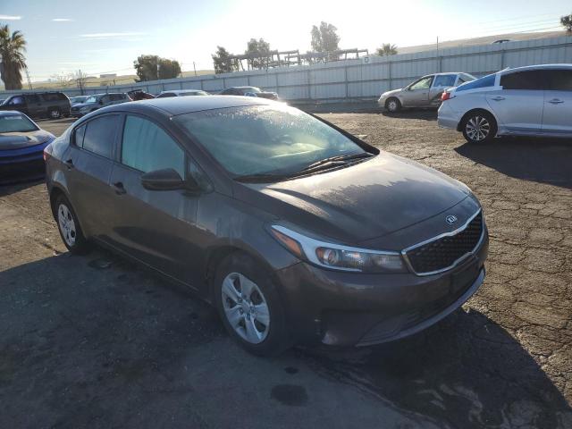 3KPFK4A79HE139750 - 2017 KIA FORTE LX BROWN photo 4