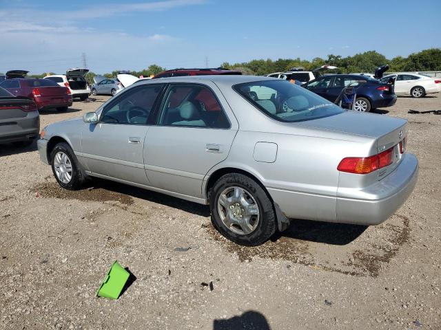 4T1BF22K91U124811 - 2001 TOYOTA CAMRY LE 银色 照片 2