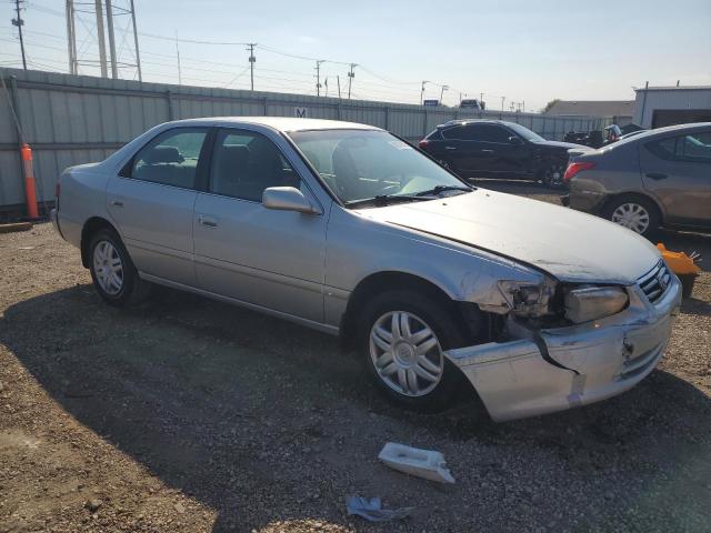 4T1BF22K91U124811 - 2001 TOYOTA CAMRY LE 银色 照片 4