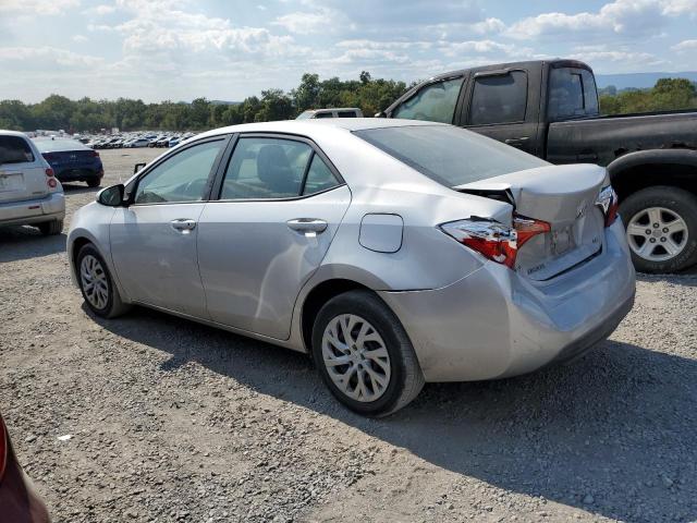 2T1BURHE8JC030310 - 2018 TOYOTA COROLLA L ვერცხლისფერი ფოტო 2