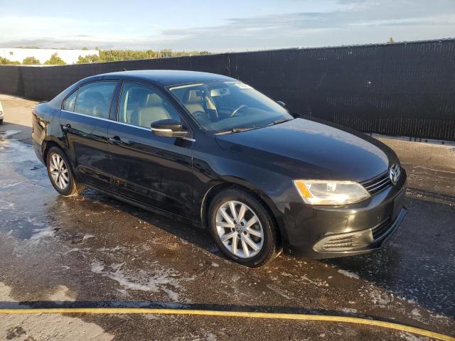 3VWDP7AJ1DM378874 - 2013 VOLKSWAGEN JETTA SE BLACK photo 4