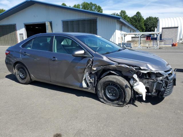 4T1BF1FK6HU759287 - 2017 TOYOTA CAMRY LE GRAY photo 4