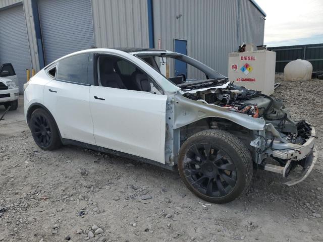 5YJYGAEE9MF143884 - 2021 TESLA MODEL Y WHITE photo 4