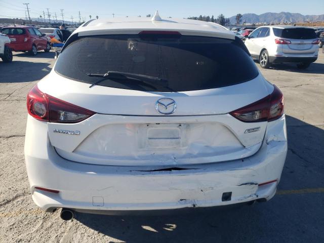 3MZBN1M37JM178973 - 2018 MAZDA 3 GRAND TOURING Білий фото 6